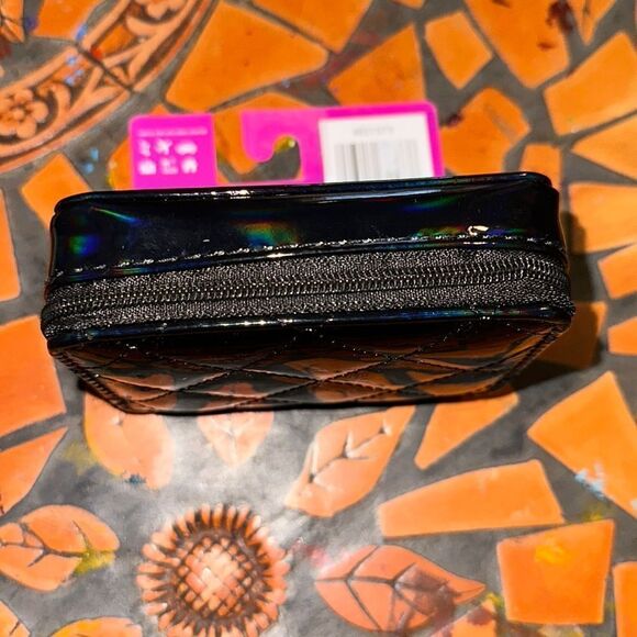 MIAMICA Travel Zip Around Pill Case Quilted Diamond Sewn Black Faux Leather - Picture 3 of 8